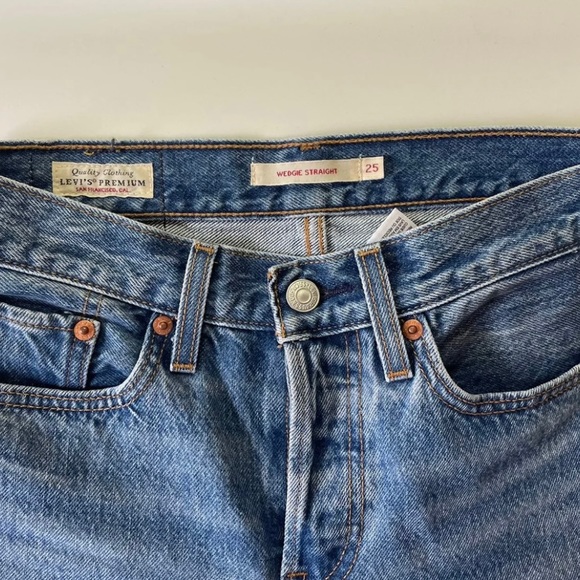 SOLD Levis Wedgie Straight Jeans - Picture 4 of 4